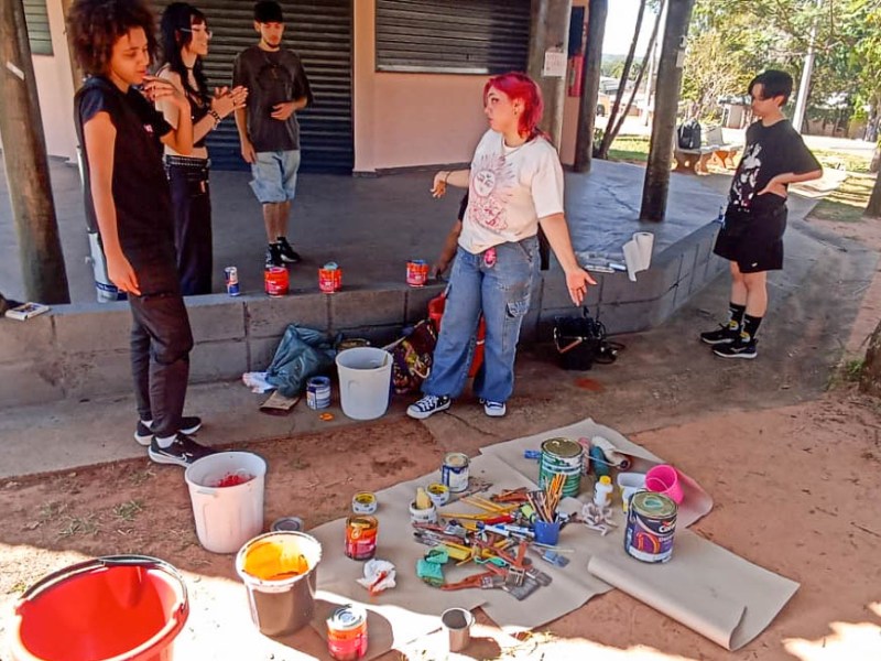 Voluntários se reúnem para pintura&nbsp;solidária