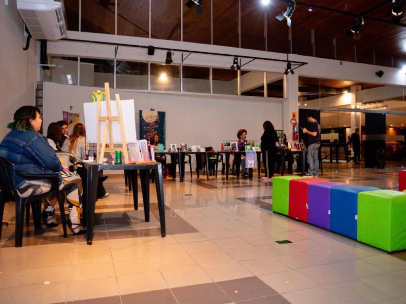 Feira do Livro e Comic Fan Fest: Como eventos gratuitos promovem a democratização do acesso à Cultura 