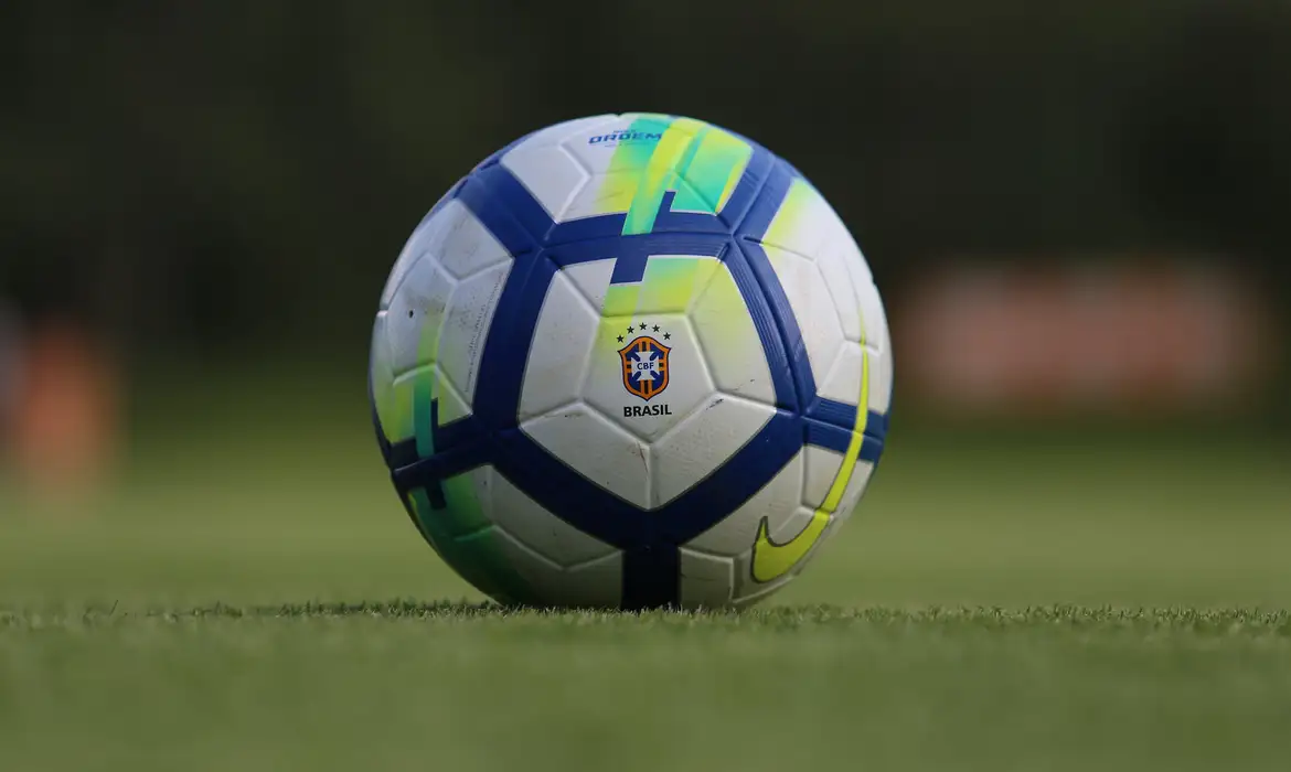 Técnicos estrangeiros chegam aos bancos de reservas e influenciam o futebol brasileiro